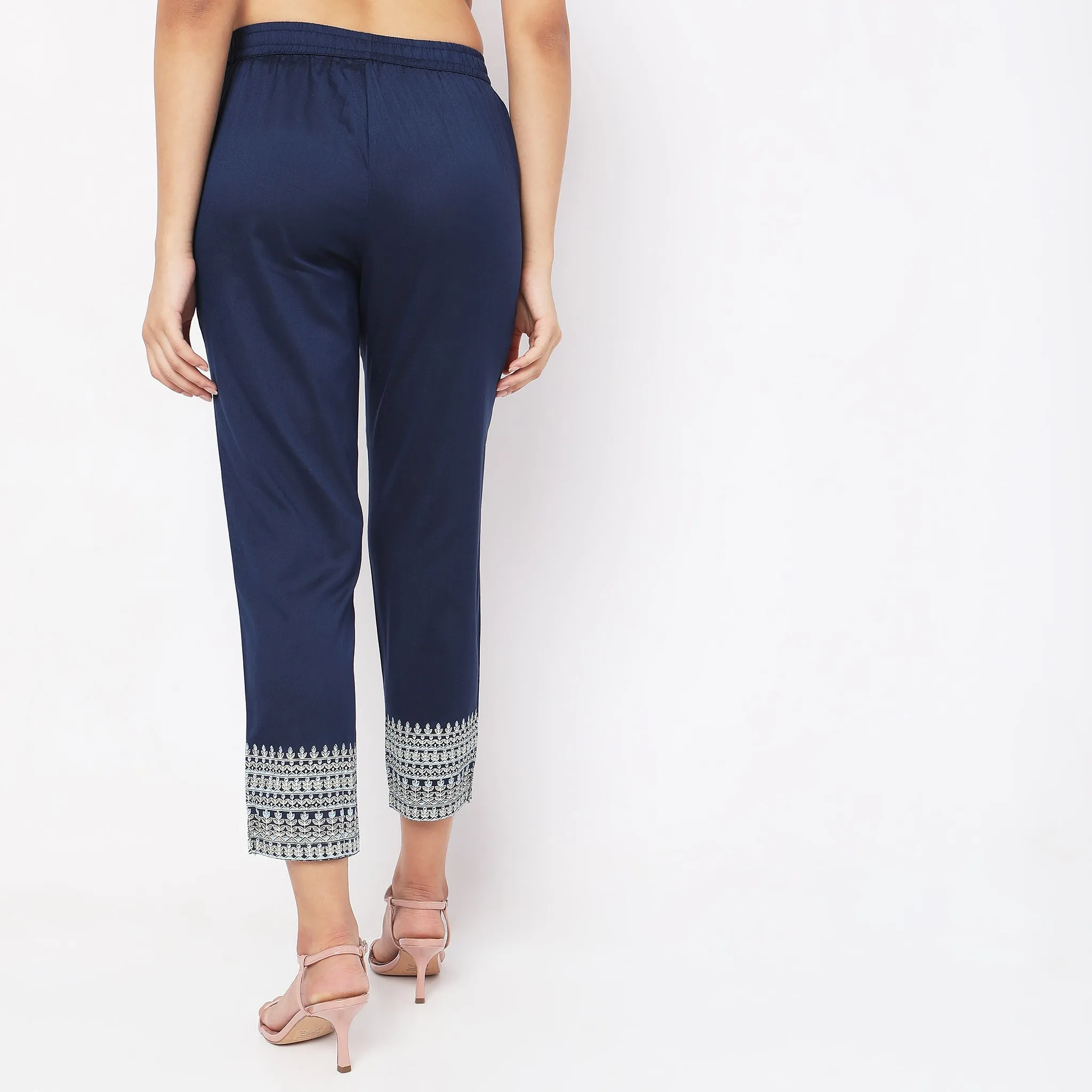 Slim Fit Printed Mid Rise Pants