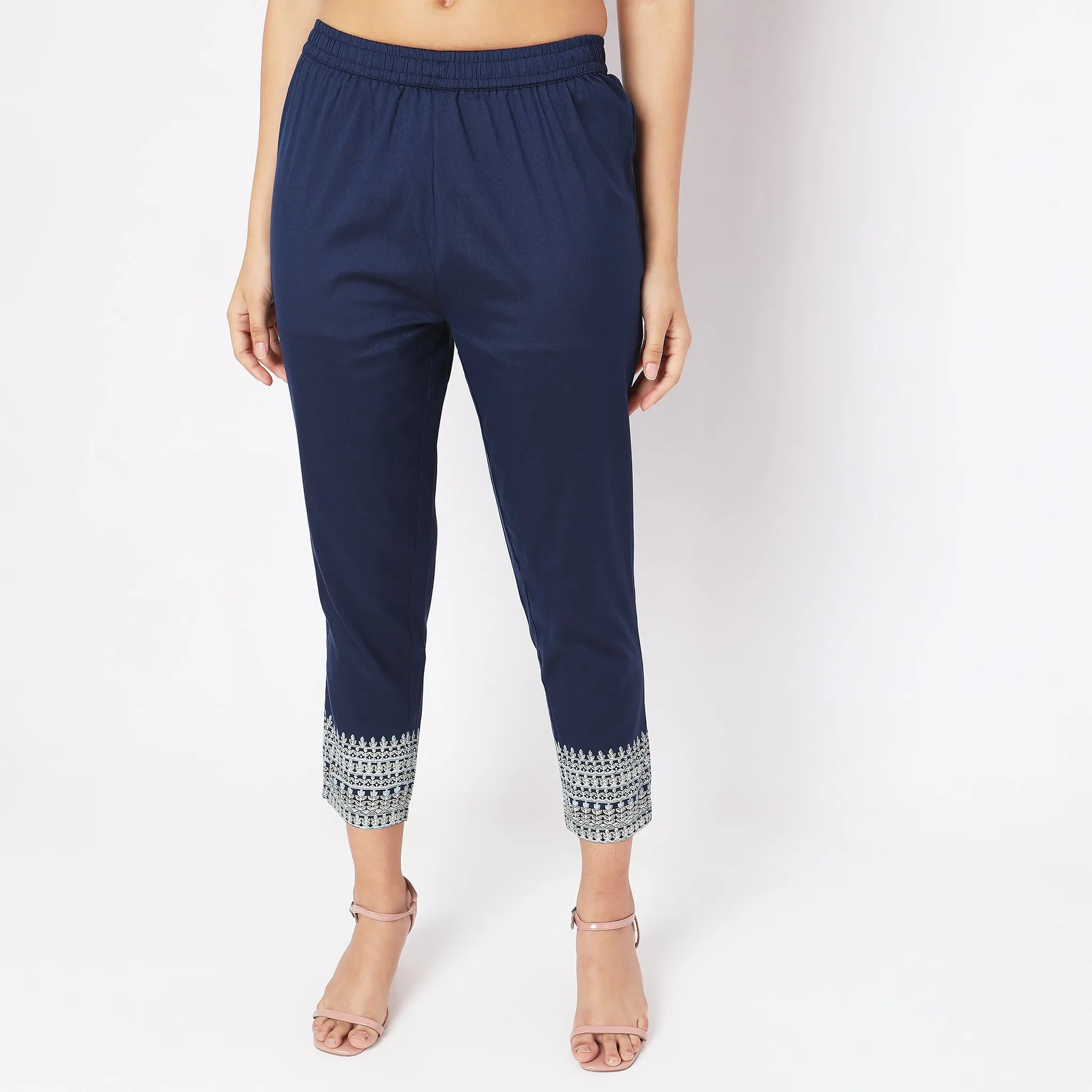 Slim Fit Printed Mid Rise Pants